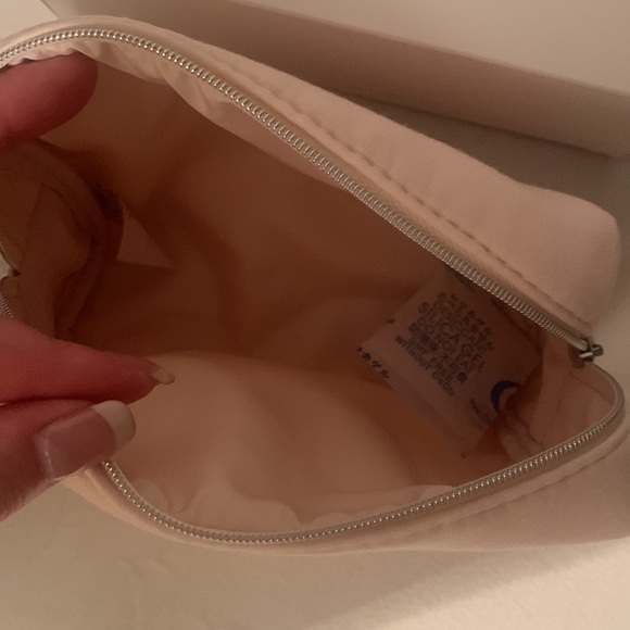 Dior - Light pale Pink Makeup Bag (brand new in packaging) - Picture 2 of 5